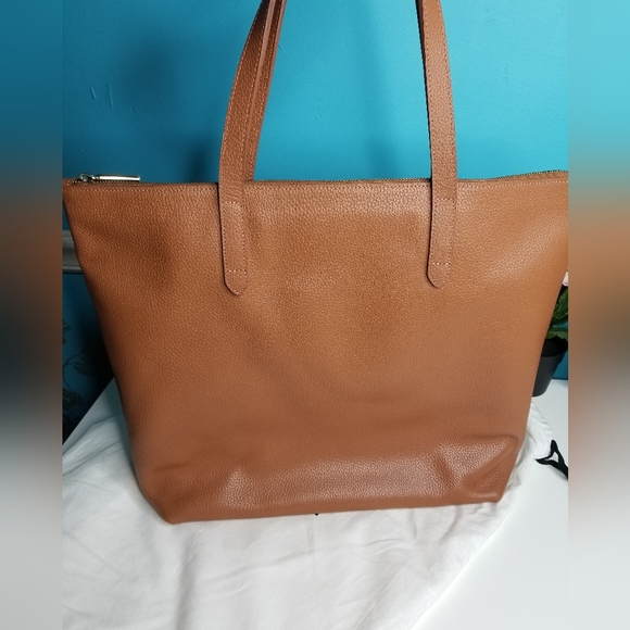 Cuyana Structured Leather Zipper Tote & Leather Organizer Carmel - Picture 9 of 16